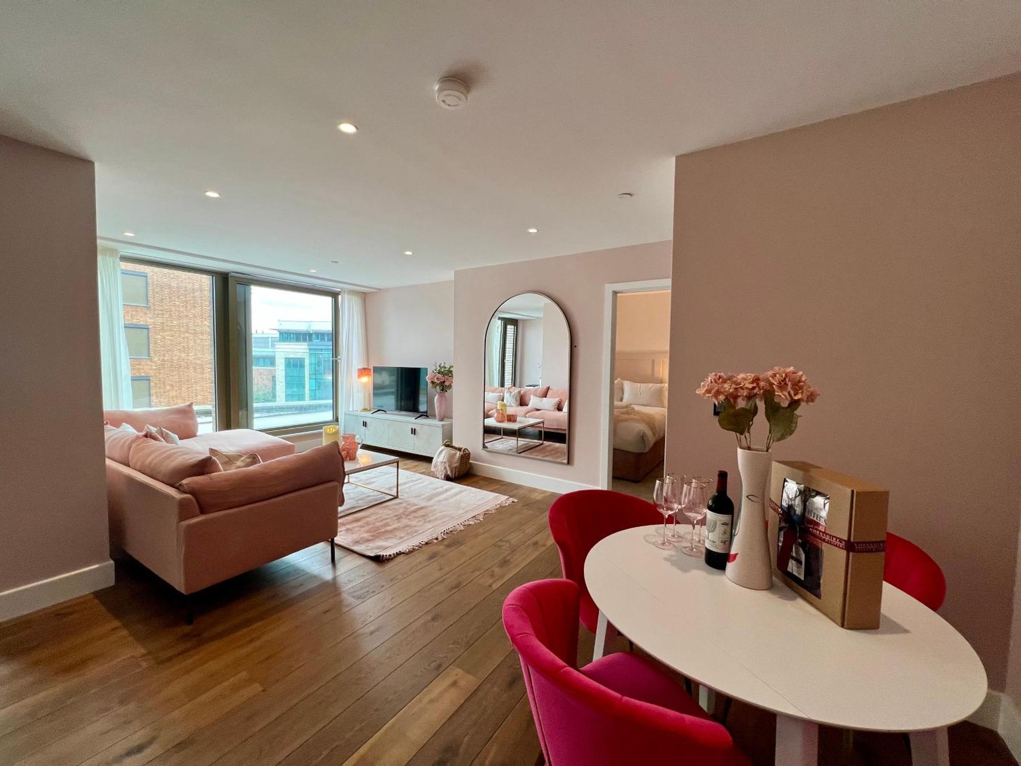 The Pink Palace At Ryedale House York Exterior photo